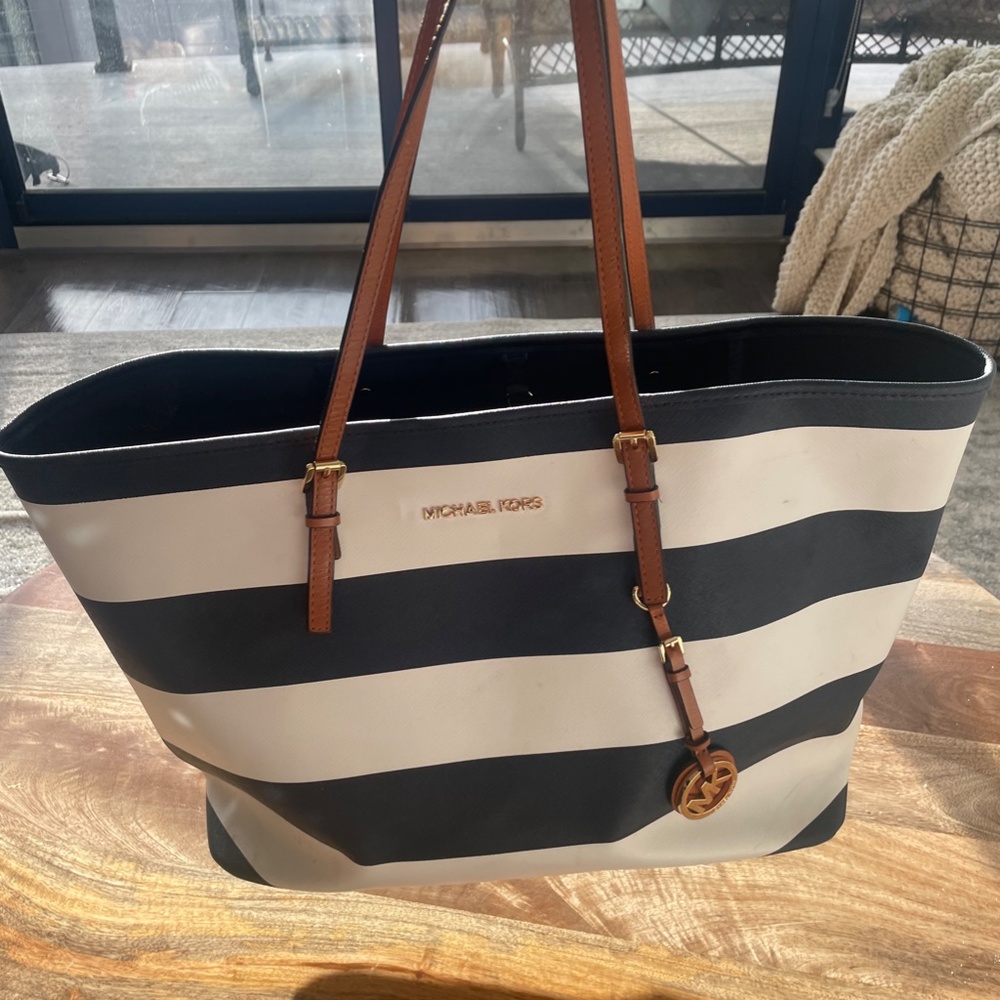 Michael Kors Jet Set Travel Stripe Tote - LARGE - Picture 2 of 6